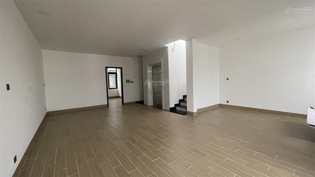 Cho thuê mặt bằng văn phòng tại vinhomes grand park, 40m2, giá 6 triệu/th, có máy lạnh, thang máy