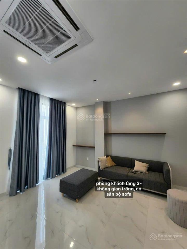 Cho thuê nhà phố 96m2, diện tích sàn sử dụng 260m2, có nội thất cơ bản tại vinhomes grand park