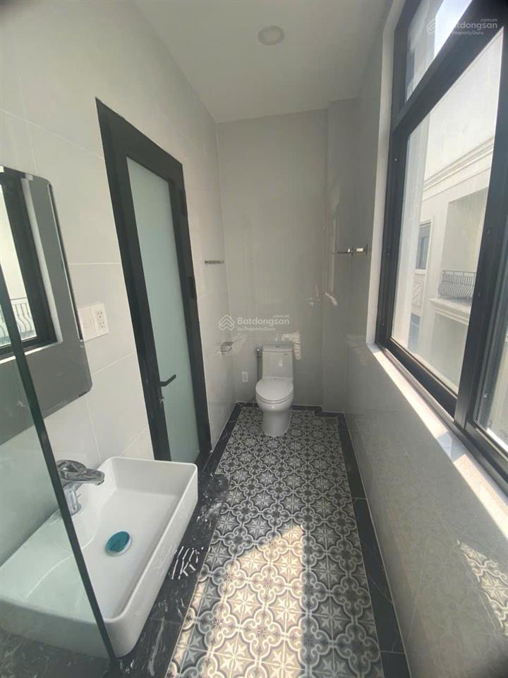 Cho thuê nhà phố 5 tầng có thang máy, máy lạnh tại vinhomes grand park, 32 triệu, 96m2