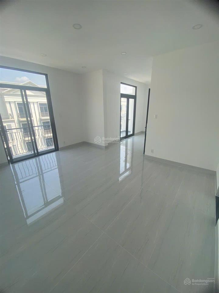 Cho thuê nhà phố 5 tầng có thang máy, máy lạnh tại vinhomes grand park, 32 triệu, 96m2