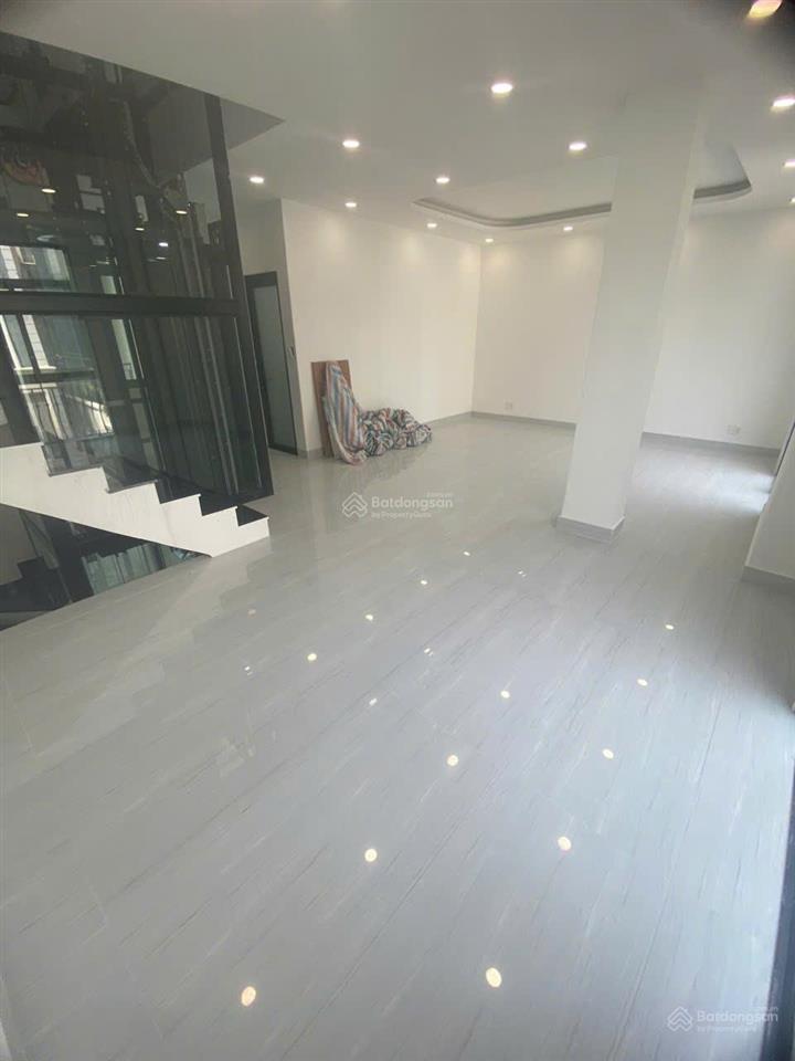 Cho thuê nhà phố 5 tầng có thang máy, máy lạnh tại vinhomes grand park, 32 triệu, 96m2