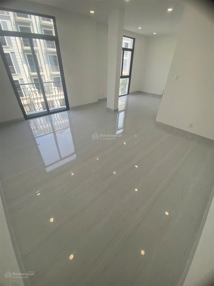 Cho thuê nhà phố 5 tầng có thang máy, máy lạnh tại vinhomes grand park, 32 triệu, 96m2