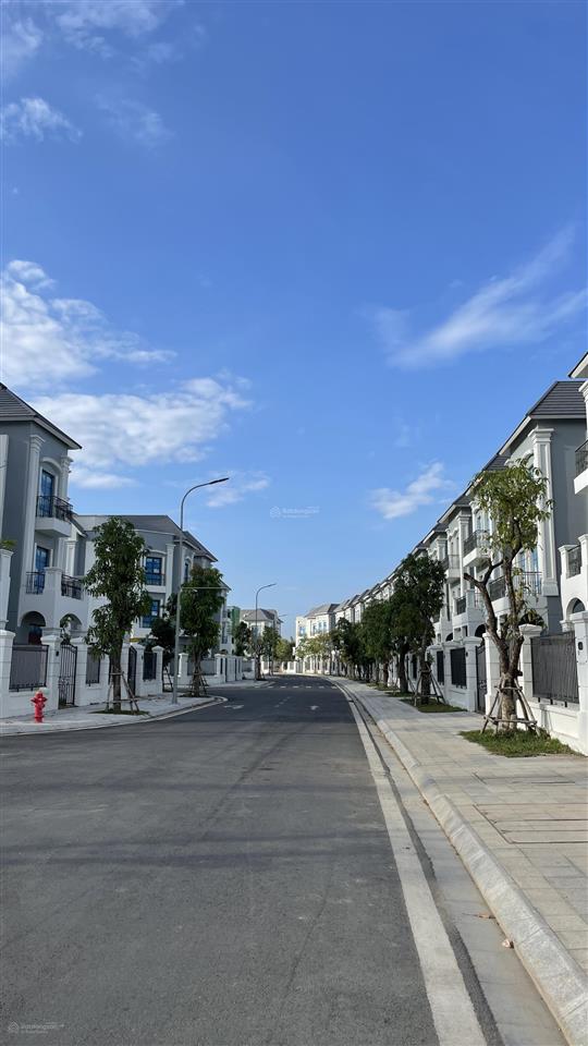 Chuyển nhượng nhà phố liền kề 126m2 giá 18 tỷ tại vinhomes grand park