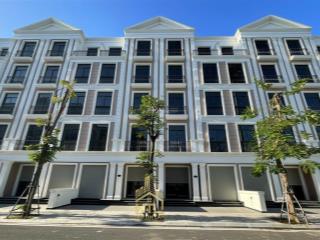 Chuyển nhượng nhà phố liền kề 126m2 giá 18 tỷ tại vinhomes grand park