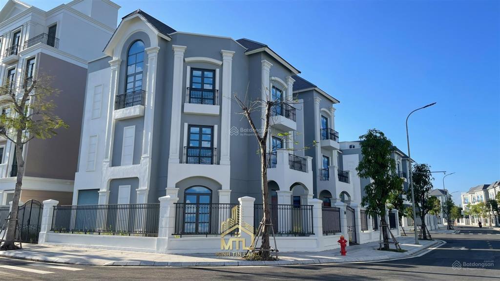 Cho thuê nhà phố 84m2 giá 28 triệu, có thang máy tại vinhomes grand park.  0828 030 *** thiện