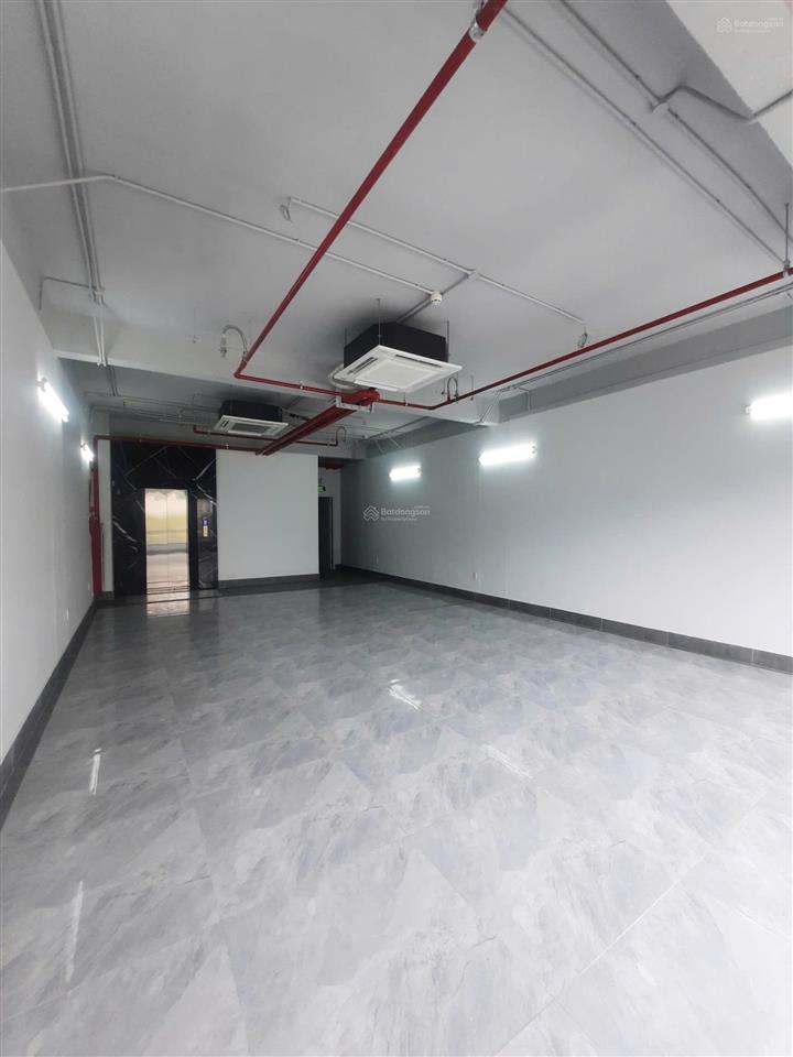 Cho thuê nhà phố 450m2 sàn sử dụng, 35 triệu. có thang máy, máy lạnh tại vinhomes grand park
