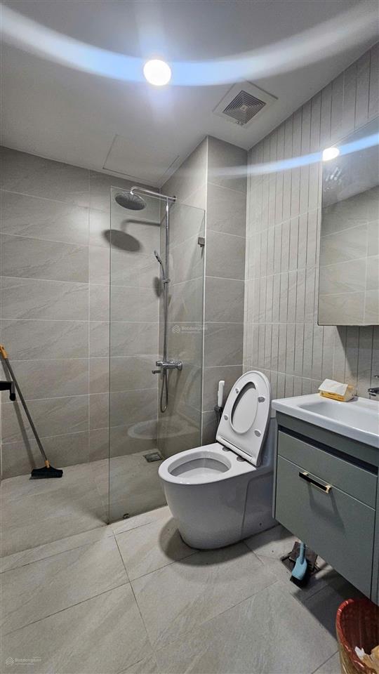 Cho thuê nhà phố 450m2 sàn sử dụng, 35 triệu. có thang máy, máy lạnh tại vinhomes grand park