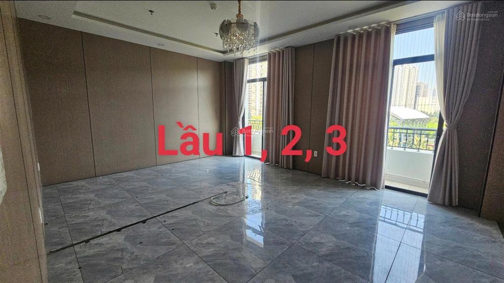 Cho thuê nhà phố 450m2 sàn sử dụng, 35 triệu. có thang máy, máy lạnh tại vinhomes grand park