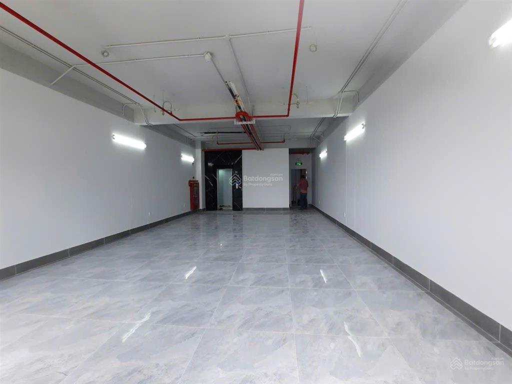 Cho thuê nhà phố 450m2 sàn sử dụng, 35 triệu. có thang máy, máy lạnh tại vinhomes grand park