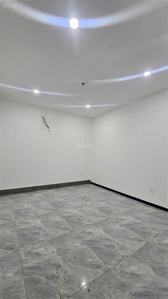 Cho thuê nhà phố 450m2 sàn sử dụng, 35 triệu. có thang máy, máy lạnh tại vinhomes grand park