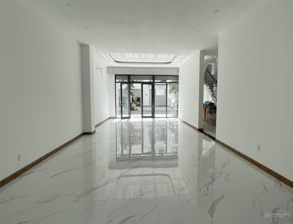 Cho thuê nhà phố vinhomes grand park, 28 triệu vnd, 84m2, 5 tầng, có thang máy