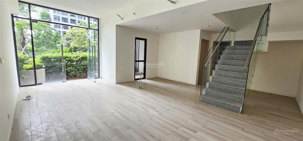 Lỗ 3 tỷ, bán duplex 140m2 4pn3wc view hồ bơi tại vinhomes grand park.  0828 030 *** minh thiện