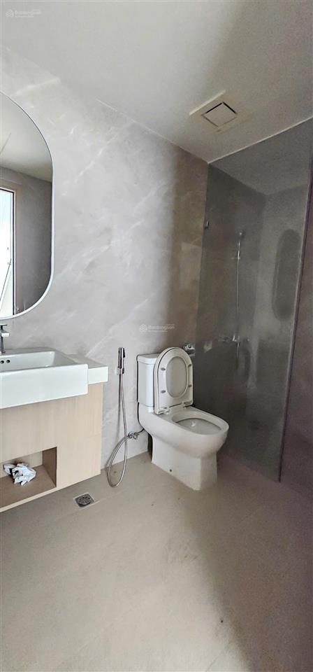 Lỗ 3 tỷ, bán duplex 140m2 4pn3wc view hồ bơi tại vinhomes grand park.  0828 030 *** minh thiện