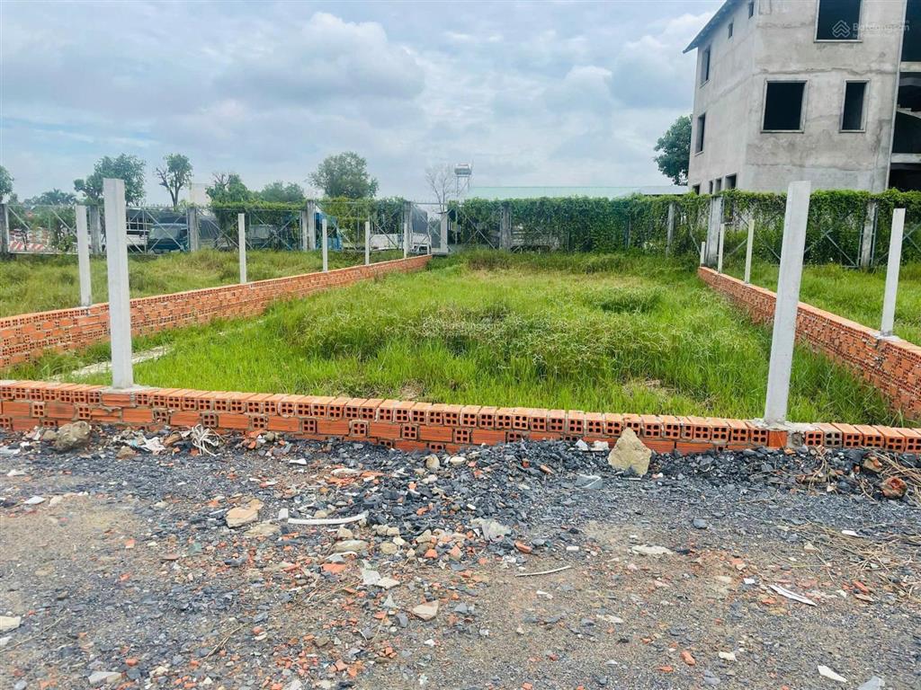 Cần bán gấp lô đất vườn 250m, giá 1,350 tỷ, oto vào tận nơi, shr. xã phước vĩnh an.