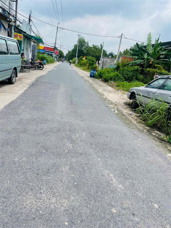 Chủ cần bán gấp lô đất thổ cư 100m2, giá 1,3 tỷ cách hl2 vào 300m, xây dựng liền, đường nhựa thông