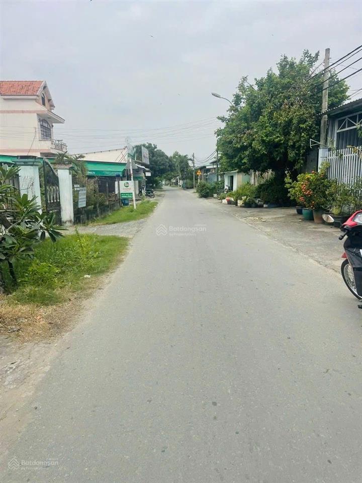 Chủ cần bán gấp lô đất thổ cư 100m2, giá 1,3 tỷ cách hl2 vào 300m, xây dựng liền, đường nhựa thông