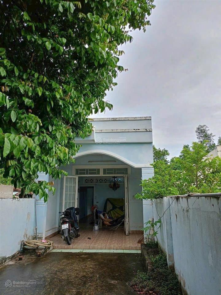 Bán gấp căn nhà sổ hồng riêng 125m2, giá 1,4 tỷ đường bê tông.