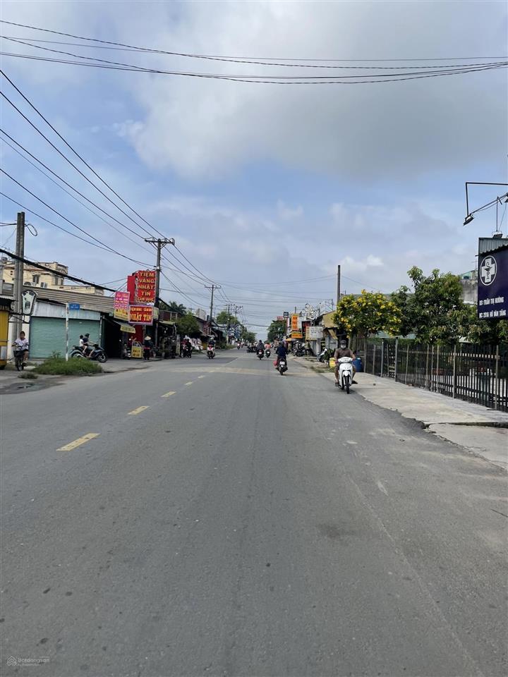 Cần bán gấp lô đất thổ cư 100m², giá 1,1 tỷ dân cư đông, khu dân cư hiện hữu, shr, đường thông.