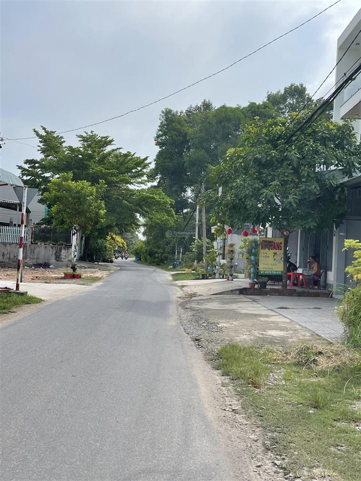 Cần bán gấp lô đất thổ cư 100m², giá 1,1 tỷ dân cư đông, khu dân cư hiện hữu, shr, đường thông.