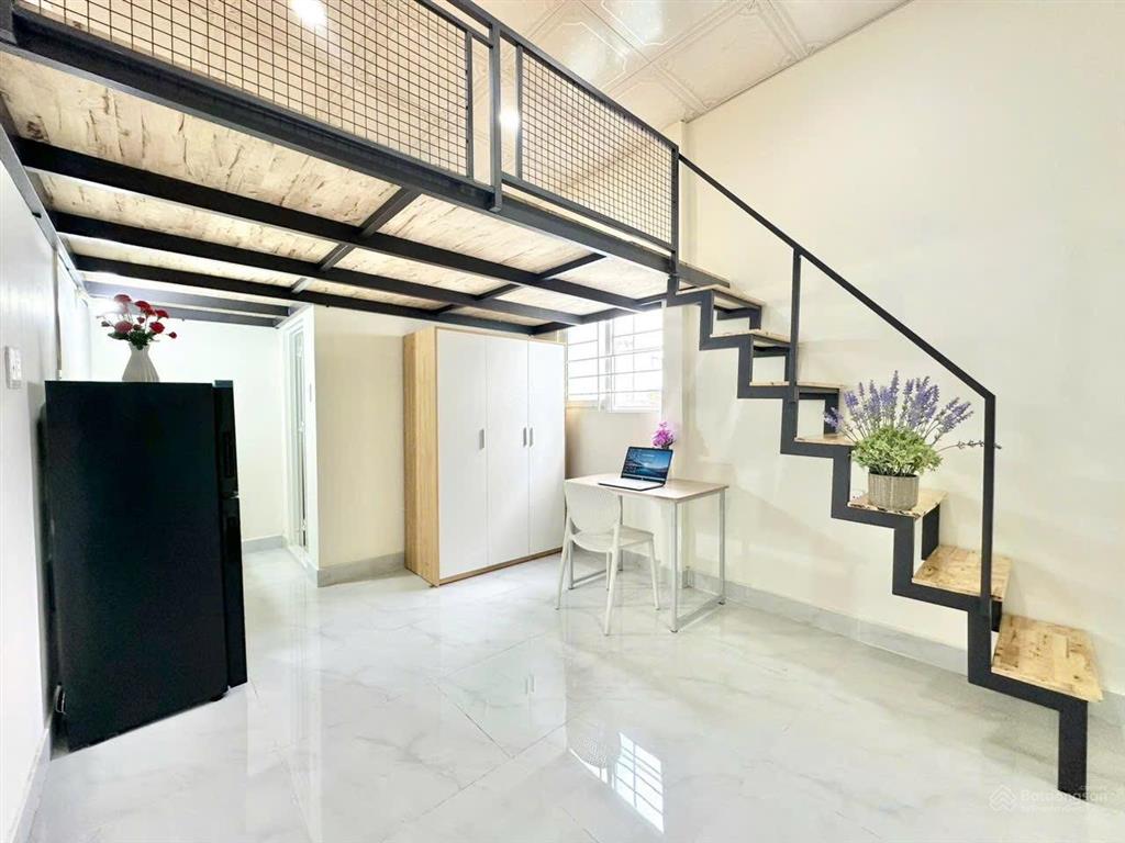 Duplex cửa sổ trời gác cao thoáng mát full nội thất