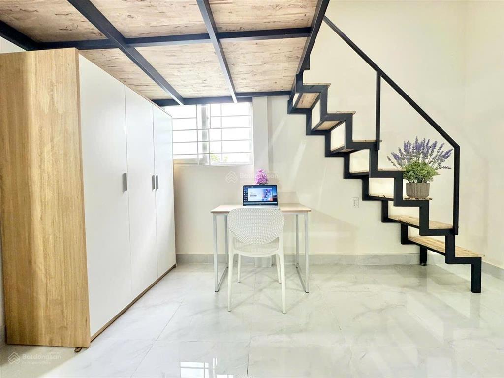 Duplex cửa sổ trời gác cao thoáng mát full nội thất