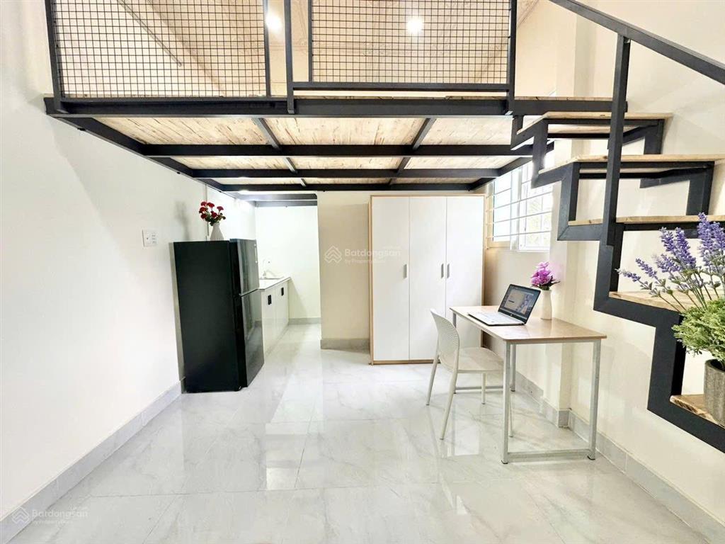 Duplex cửa sổ trời gác cao thoáng mát full nội thất