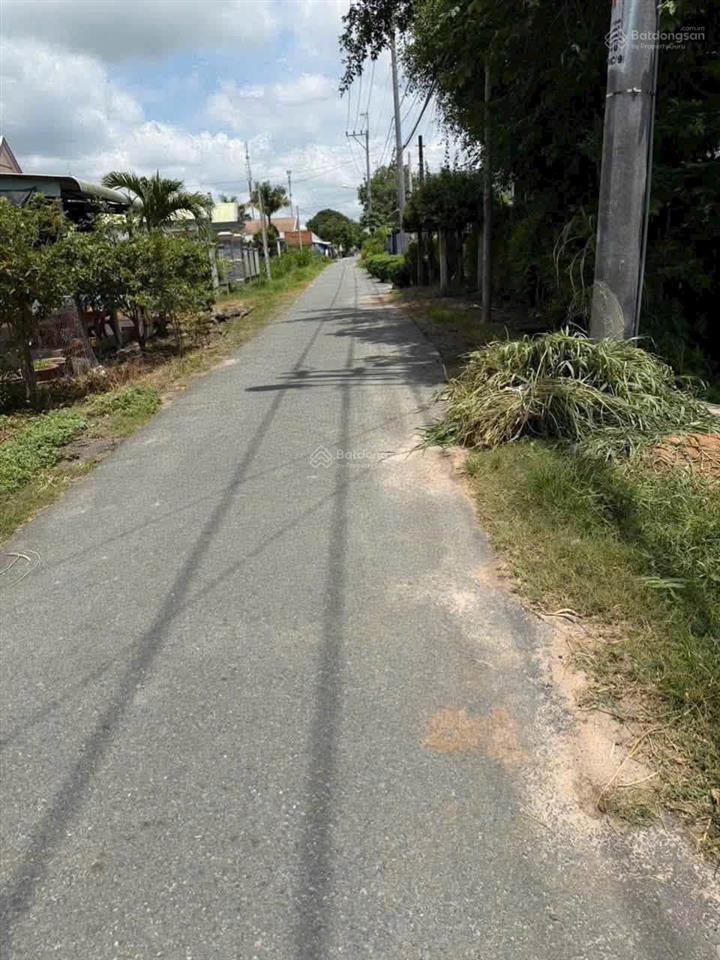 Bán nhanh lô đất thổ cư 100m2, giá 1,350 tỷ, shr, đường nhựa 6m thông.