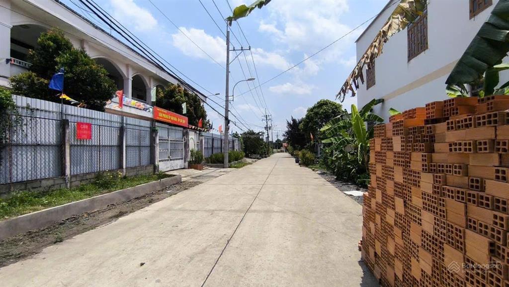 Chủ ngộp hạ giá bán gấp lô đất thổ cư 80m2, giá 1,4 tỷ, shr, đường bê tông 6m. xây dựng liền.