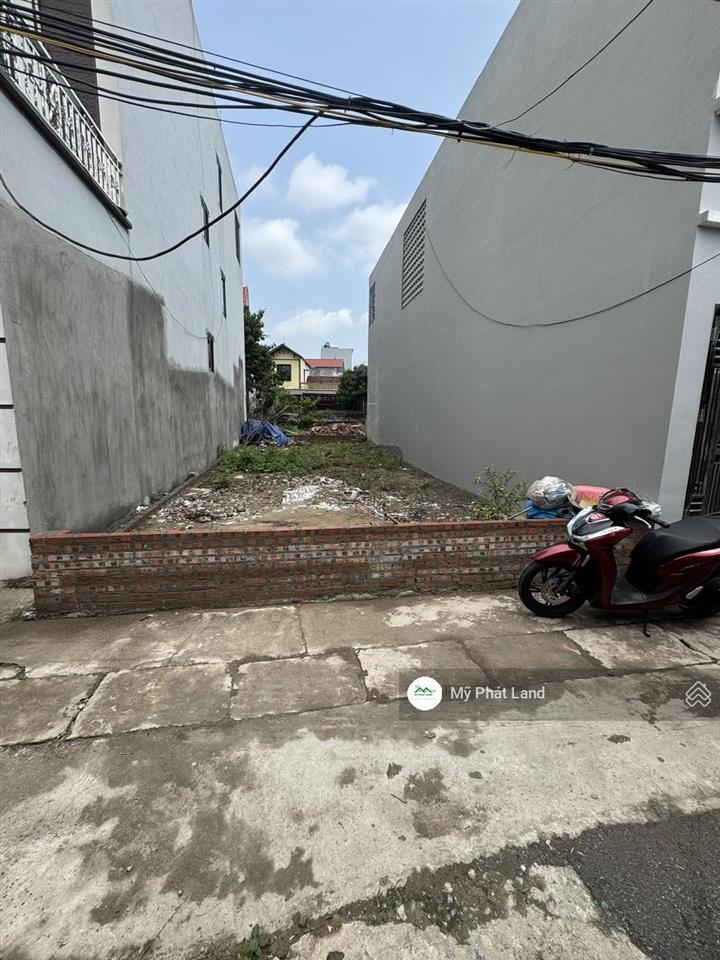 Cc bán lô đất 100m2, mặt ngõ, gần đường lê văn lương, đh thể thao, chương mỹ, giá 4.05 tỷ