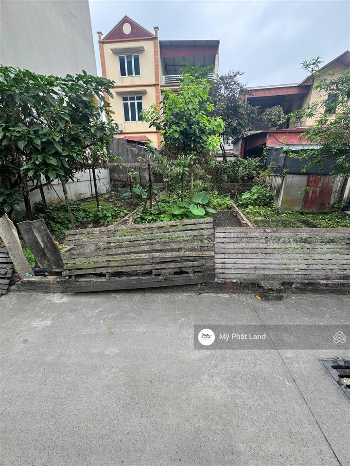 Lô đất bích hòa, dt 37,5m2, sổ đẹp, ngõ thông, chỉ 90m ra quốc lộ 21b, chợ đầu mối, giá chỉ 4,3 tỷ