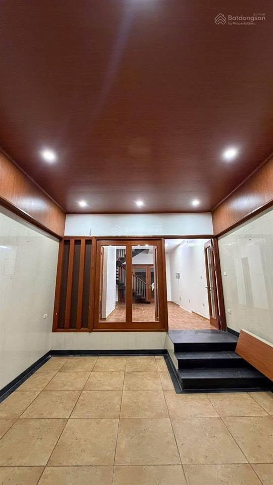 Cho thuê nhà nguyên căn liền kề văn phú hà đông, diện tích 90m2, 4 tầng, ô tô đỗ, 18tr/tháng.