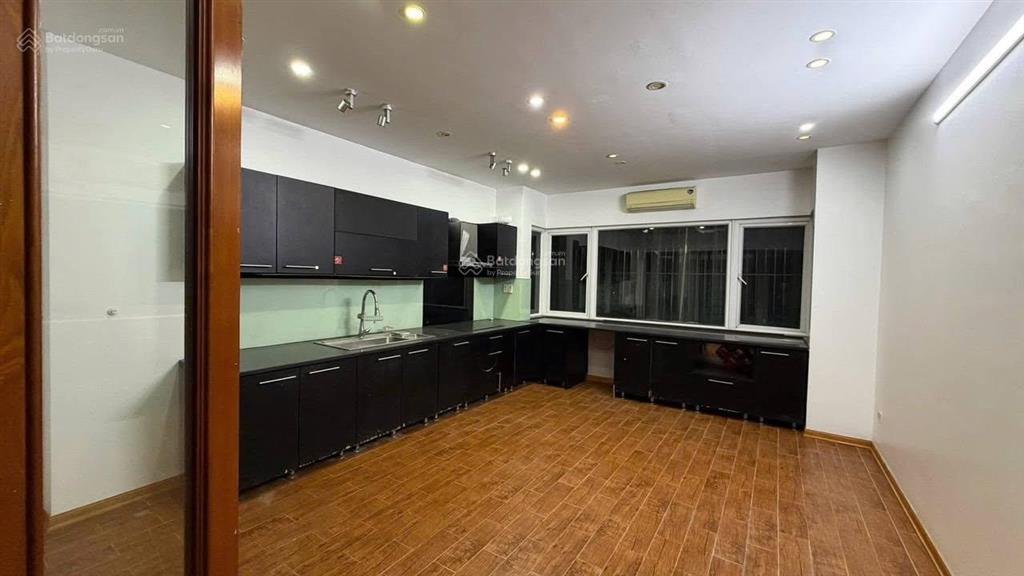 Cho thuê nhà nguyên căn liền kề văn phú hà đông, diện tích 90m2, 4 tầng, ô tô đỗ, 18tr/tháng.