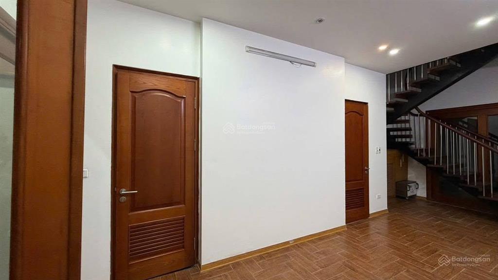 Cho thuê nhà nguyên căn liền kề văn phú hà đông, diện tích 90m2, 4 tầng, ô tô đỗ, 18tr/tháng.