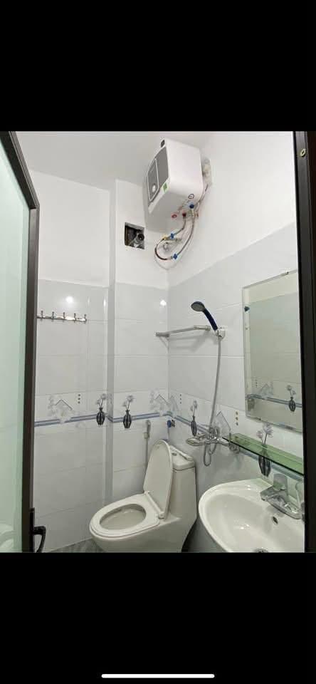 Cho thuê phòng trọ, dt 18m2, đầy đủ nội thất, vào ở ngay, 800m ra đh điện lực, giá chỉ 2.7tr/tháng