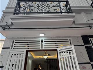 Nhà phụng châu, 4 tầng 33m2, ô tô đỗ đầu cổng, gần đại học kiểm sát hà nội, giá chỉ 2.45 tỷ