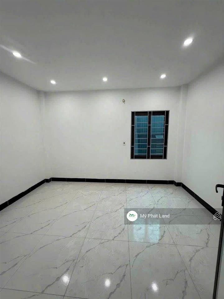 Chủ ngộp bank bán gấp nhà 4 tầng 46m2, ô tô đỗ gần, 1km ra đại học đại nam, điện lực, giá 4.85 tỷ