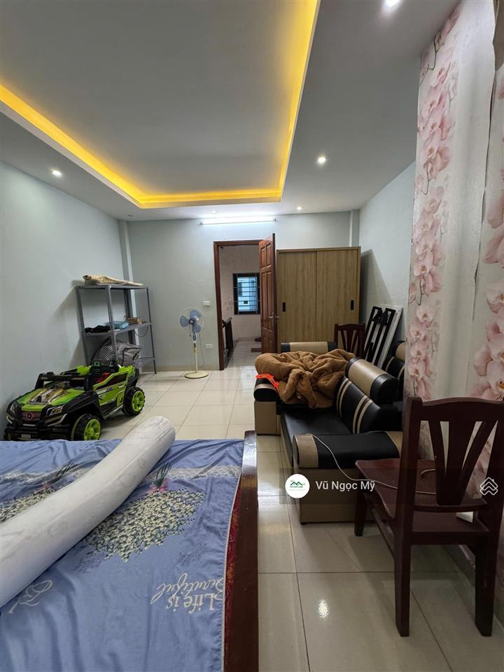 Cơ hội có 102, nhà phú lương, 3 tầng 32m2, mặt ngõ thông, ô tô đỗ cách 30m, giá sốc 4 tỷ.