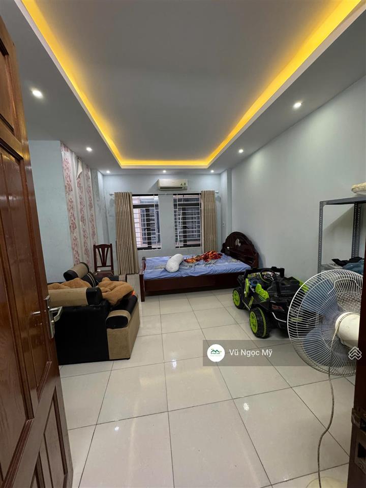 Cơ hội có 102, nhà phú lương, 3 tầng 32m2, mặt ngõ thông, ô tô đỗ cách 30m, giá sốc 4 tỷ.