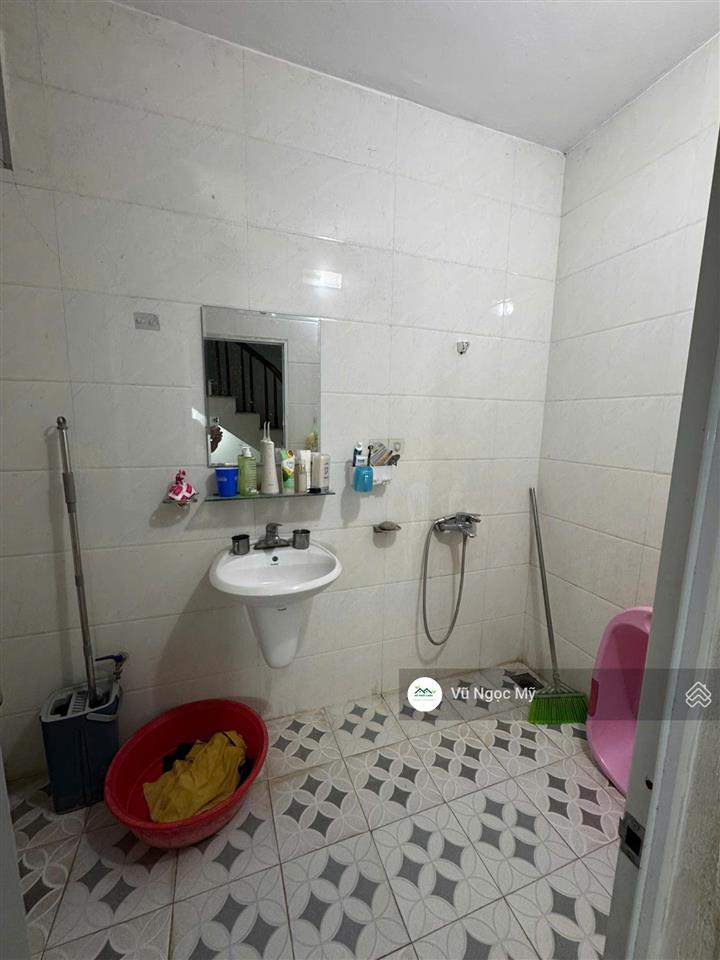 Cơ hội có 102, nhà phú lương, 3 tầng 32m2, mặt ngõ thông, ô tô đỗ cách 30m, giá sốc 4 tỷ.
