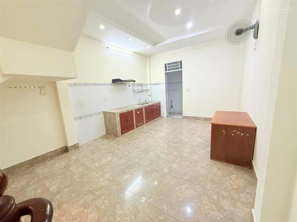 Nhà 2 tầng, ngay sư phạm kỹ thuật, hẻm xe hơi 5m,có vỉa hè, 56m2,3pn, nhỉnh 6tỷ ,nhà mới vào ở ngay