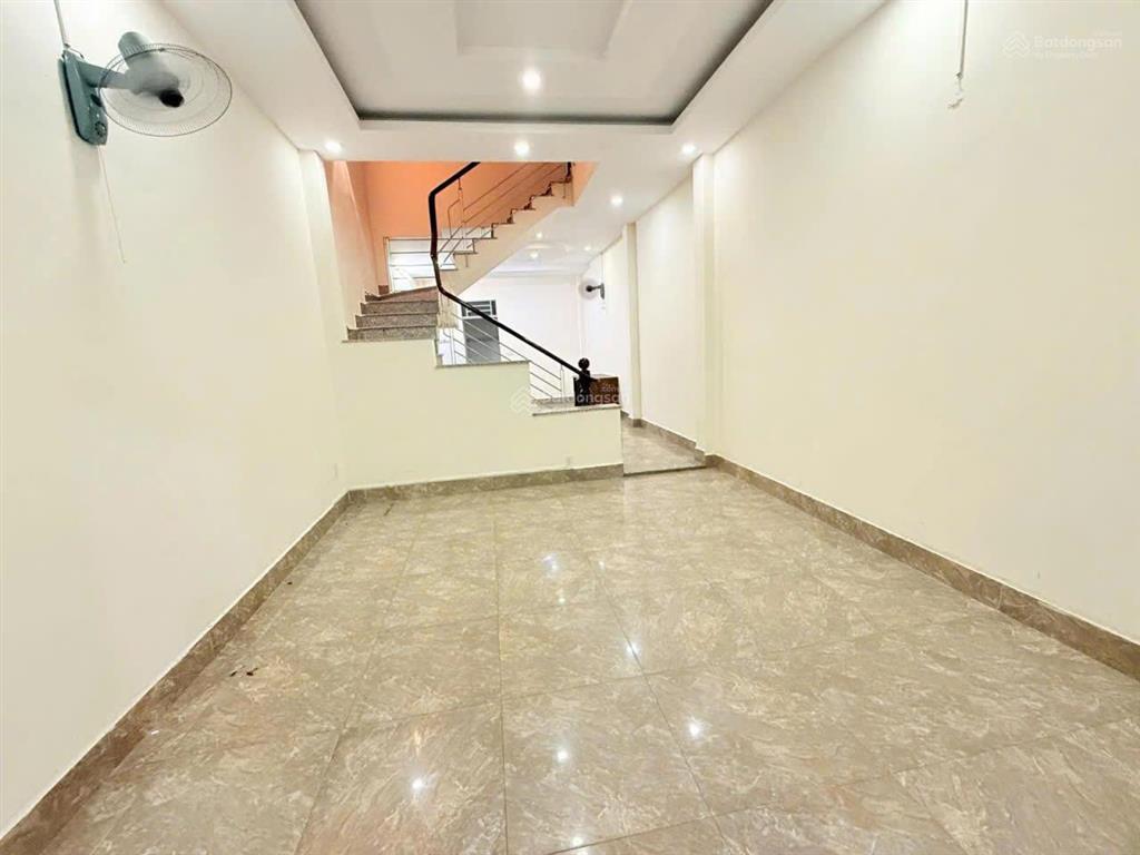 Nhà 2 tầng, ngay sư phạm kỹ thuật, hẻm xe hơi 5m,có vỉa hè, 56m2,3pn, nhỉnh 6tỷ ,nhà mới vào ở ngay
