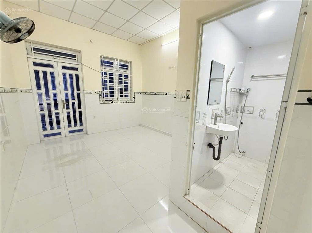 Nhà 2 tầng, ngay sư phạm kỹ thuật, hẻm xe hơi 5m,có vỉa hè, 56m2,3pn, nhỉnh 6tỷ ,nhà mới vào ở ngay