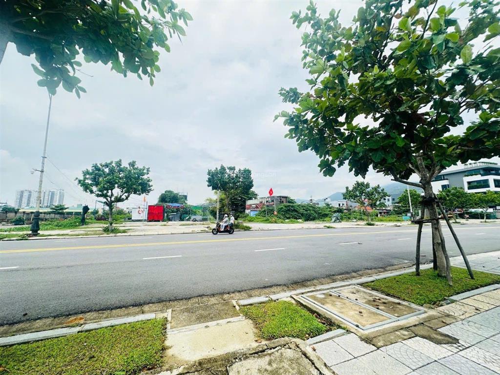 Bán lô góc đường hoàng sa, diện tích 176m ngang 26m giá 20.8 tỷ.