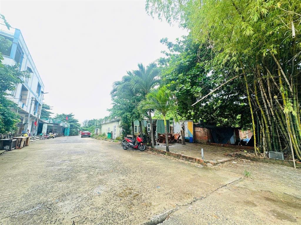 Bán lô góc đường hoàng sa, diện tích 176m ngang 26m giá 20.8 tỷ.