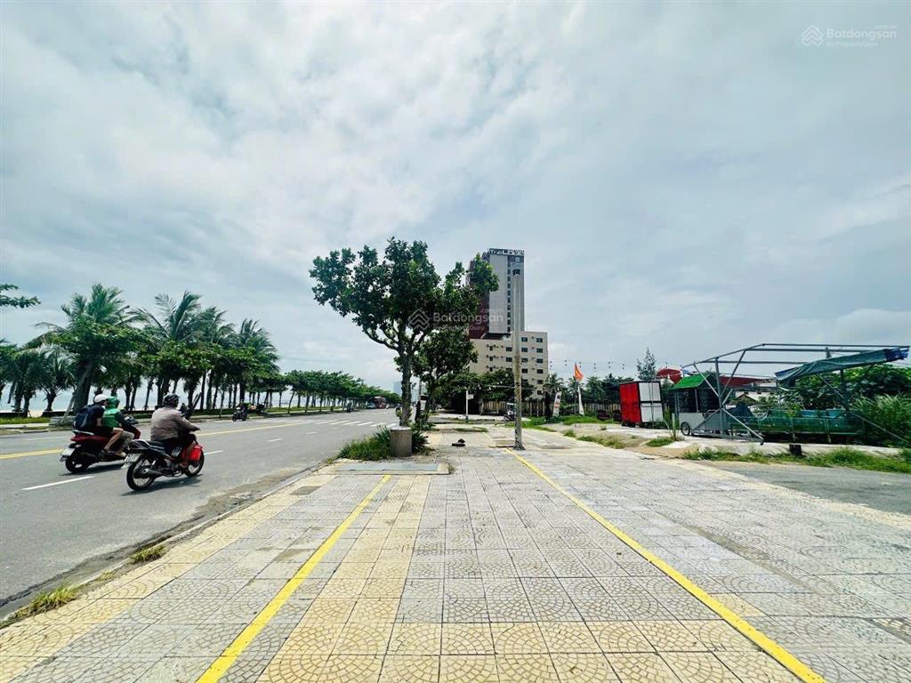 Bán lô góc đường hoàng sa, diện tích 176m ngang 26m giá 20.8 tỷ.