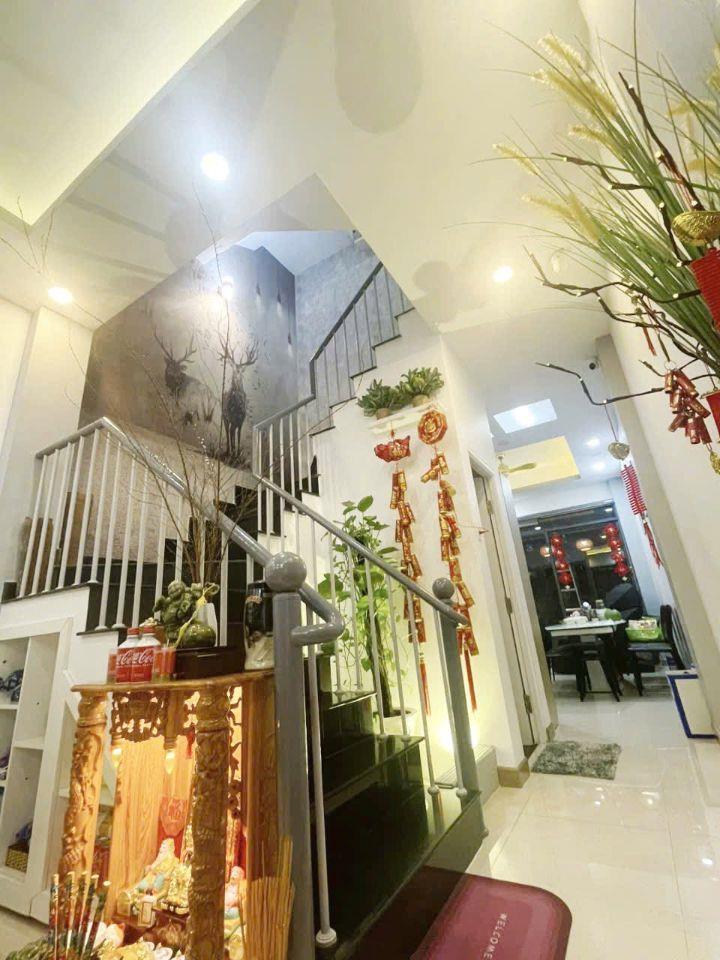 Hẻm 4m Dương Bá Trạc Q8 - 60m2 - 3PN - Tây Bắc - SHR - 9.X TL