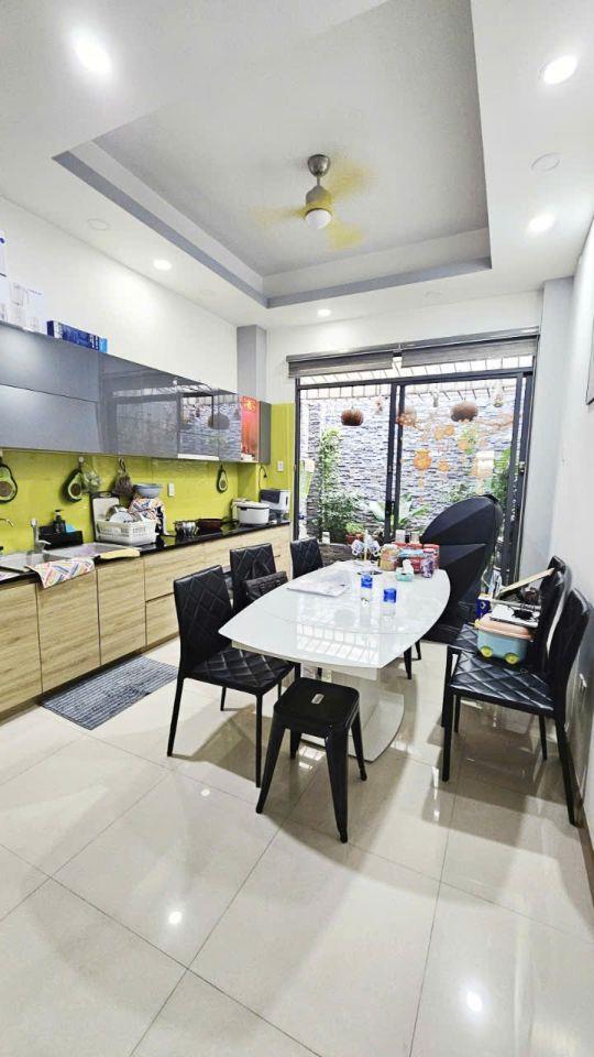 Hẻm 4m Dương Bá Trạc Q8 - 60m2 - 3PN - Tây Bắc - SHR - 9.X TL