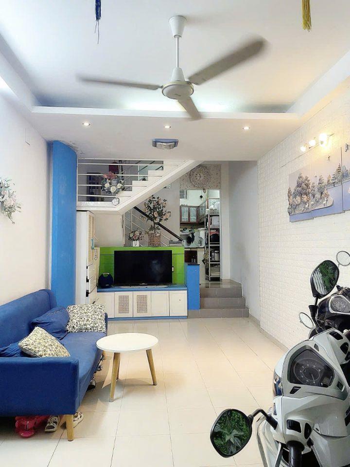 CMT8 - Tân Bình - 37m2 - 4 tầng BTCT - 4PN - Hướng Tây - SHR - Nhỉnh 6Đ