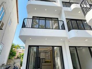 Nhà mới đẹp đông la 5 tầng hiện đại vài bước ra ô tô giá chỉ hơn 4 tỷ