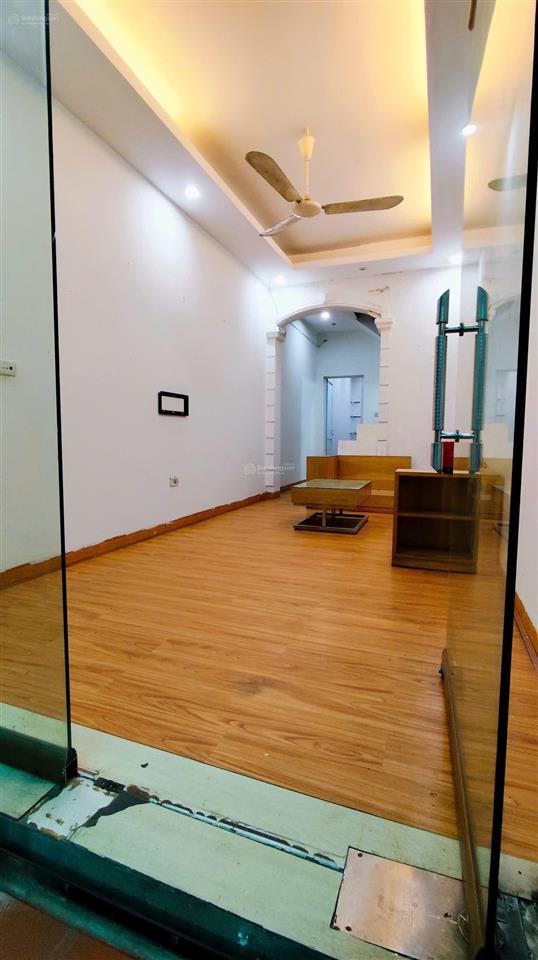 Gia đình chuyển công tác, cần bán nhà hoàng hoa thám. 48m2 3t 4 ngủ, giá hơn 8 tỷ.